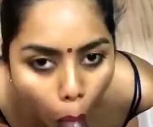 Zuid-indiaanse kani-bhabhi-pijpen