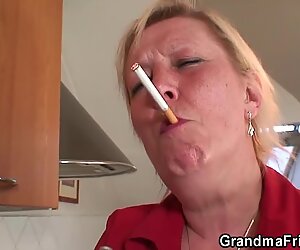 Two repairmen fuck payudara besar nenek tua