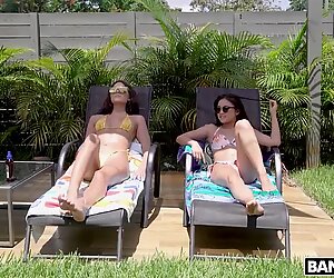 Hartes Ficken mit Würgen macht dünn asiatisches Mädchen Lulu Chu Sperma