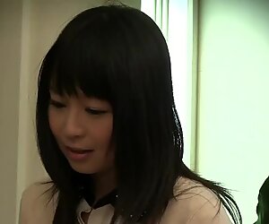 Jolie jeune épouse japonaise massage avec huile de libido se termine baisée jav porn