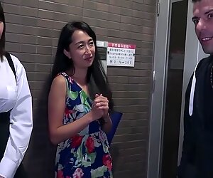 Sexy japanisch mikiko und akihiko haben sex mit einem großen französischen schwanz 15 min