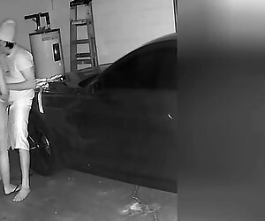 熟妇捕捉口交儿子最好的朋友通过隐藏在车库里的摄像头