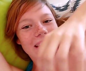 Pecosa jovencita primer temporizador golpes para semen