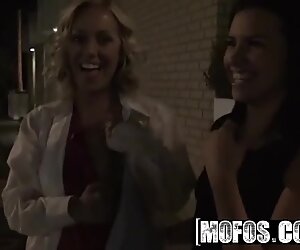 Dua perempuan murahan (Danica Dillon, Nicole Aniston) dapat dipilih kongsi sebatang - mofos