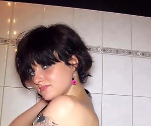 Amatur pee and penuh air mani seks kumpulan with schoolgirl lilly 18