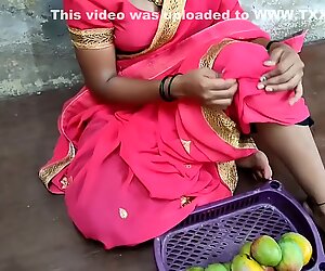 Bangsa india gadis kesian selling a mango and hard fucking