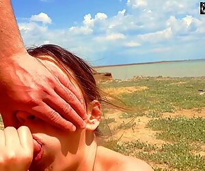 Stranger cums on my pussy on the beach
